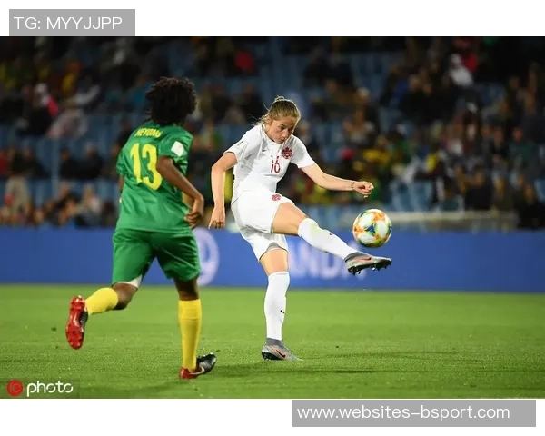 加拿大女足迎战喀麦隆队力争在国际赛场上展现实力与风采 加拿大女足迎战喀麦隆队力争在国际赛场上展现实力与风采