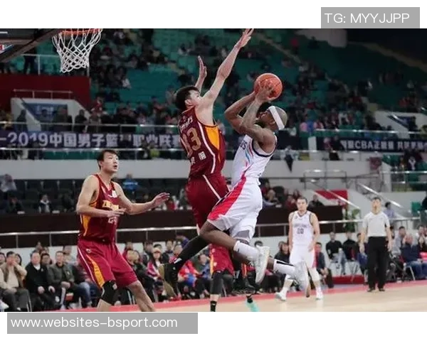 广州队迎战浙江稠州银行全力争胜展现篮球魅力与团队精神